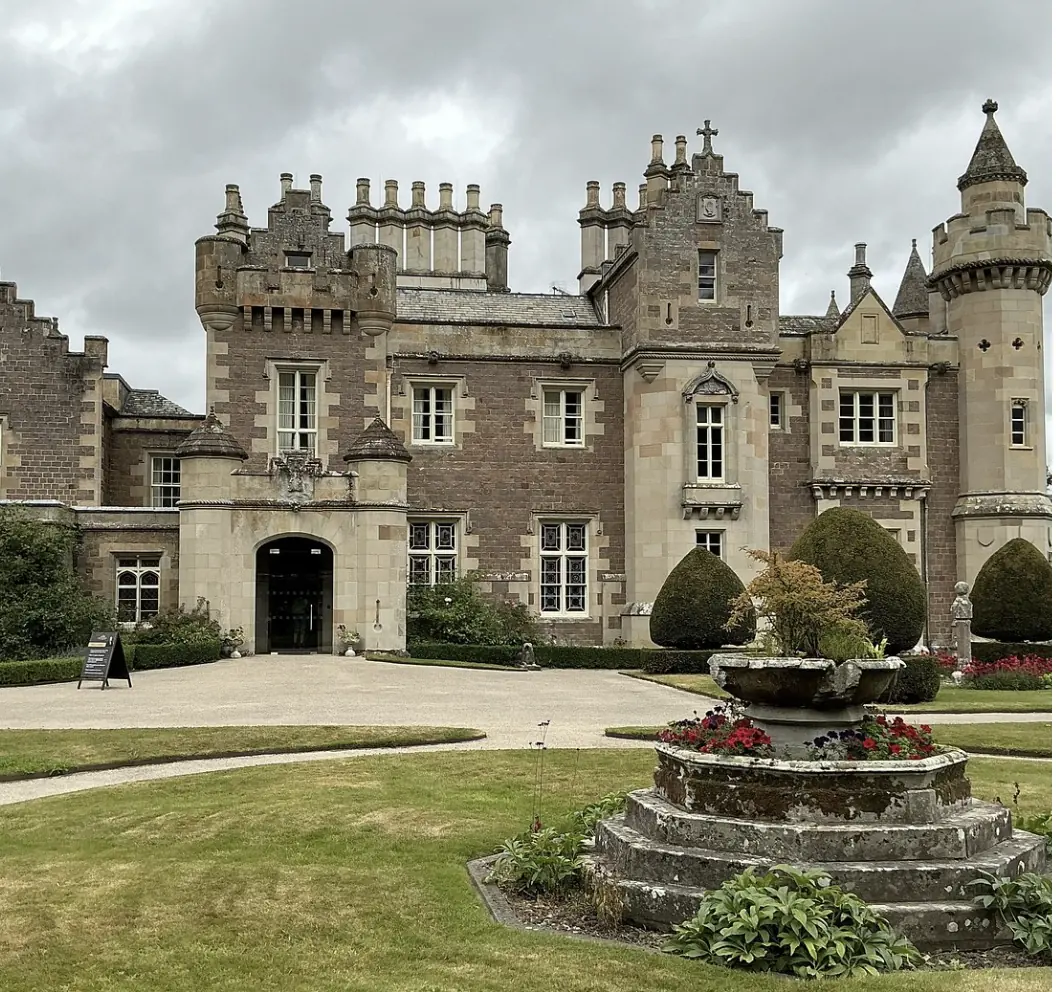 The front entrance and fountain garden at Abbotsford