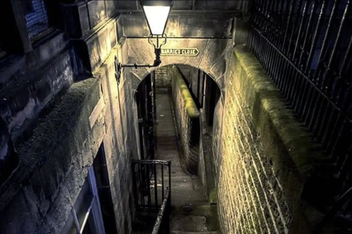 Barrie's Close in Edinburgh's Old Town at night